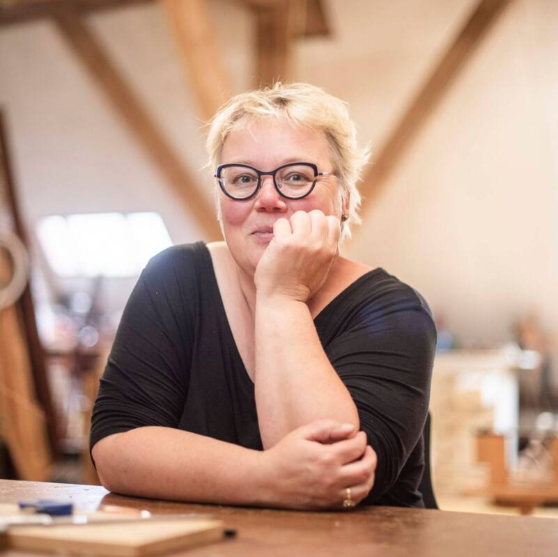 Esme Hofman im Portraet_Foto-Femke-de-Hollander-scaled