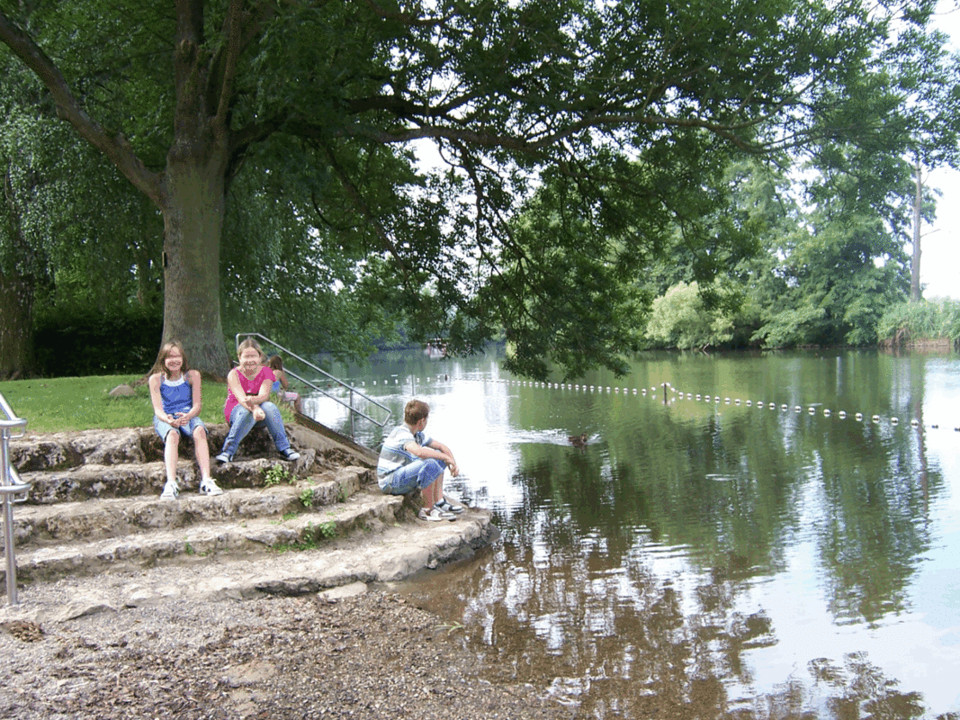 Flussbadeplatz am Main